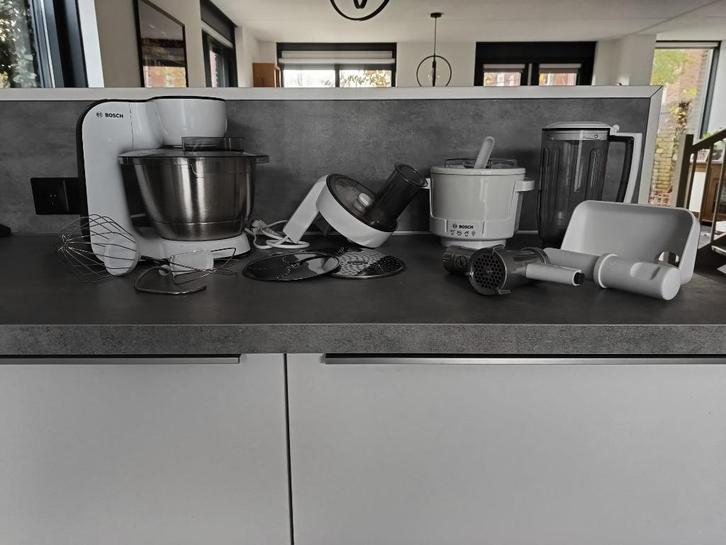 Bosch keukenmachine Mum 5 serie, Witgoed en Apparatuur, Keukenmixers, Gebruikt, 3 tot 4 liter, 3 snelheden of meer, Vaatwasserbestendig