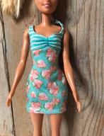 Barbie groene jurk met bloemen, Kinderen en Baby's, Speelgoed | Poppen, Gebruikt, Ophalen of Verzenden, Barbie