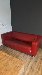 Leuk rood leren bankje gratis af te halen!, Huis en Inrichting, Banken | Sofa's en Chaises Longues, Ophalen, Gebruikt, 150 tot 200 cm