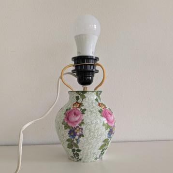 Vintage brocante vaaslamp lamp tafellamp met bloemen. Frans. beschikbaar voor biedingen