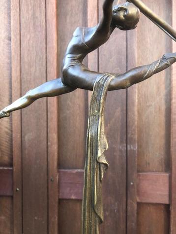 elegant bronzen sculptuur vrouw ballet danseres turnster  beschikbaar voor biedingen