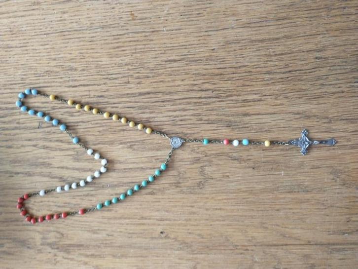 Rozenkrans in 5 kleuren 70 jaar oud Prijs € 9, Antiek en Kunst, Antiek | Religie, Ophalen of Verzenden