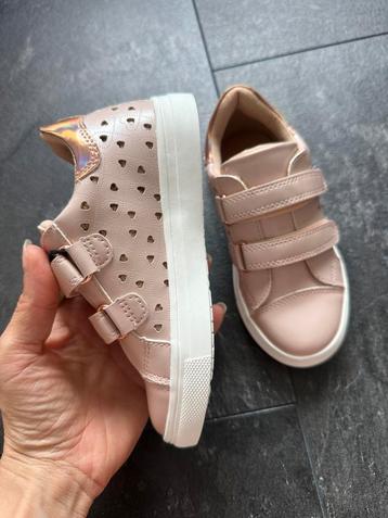 Nieuwe meisjessneakers – Maat 26  beschikbaar voor biedingen