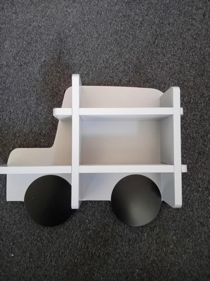 Leuk wandplankje in de vorm van een auto, Kinderen en Baby's, Kinderkamer | Inrichting en Decoratie, Zo goed als nieuw, Wanddecoratie