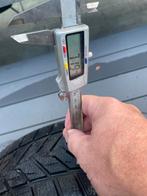 4 winterbanden op velg 215/50 r 18, 8jx18 et 40, Auto-onderdelen, Banden en Velgen, Gebruikt, Banden en Velgen, Personenwagen