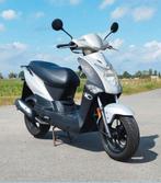 Kymco Agility 50 / zilvergrijs  / lang zadel / snor / 2017, Fietsen en Brommers, Scooters | Kymco, Ophalen, Gebruikt, Maximaal 45 km/u