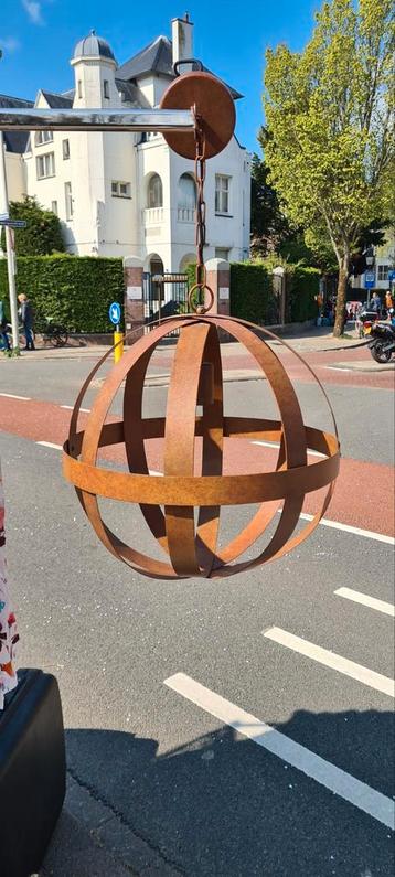 Mooie ronde hanglamp... Roest kleur van metaal beschikbaar voor biedingen