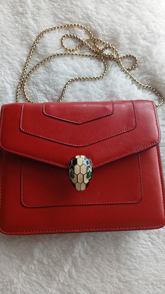 Bulgari Serpenti Forever Crossbody - Carmijnrood, Sieraden, Tassen en Uiterlijk, Tassen | Damestassen, Zo goed als nieuw, Schoudertasje