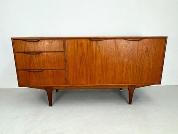 Vintage dressoir McIntosh beschikbaar voor biedingen