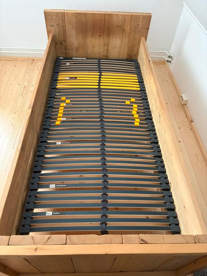 Steigerhouten bed, Huis en Inrichting, Slaapkamer | Bedden, Zo goed als nieuw, Eenpersoons, 90 cm, 200 cm, Hout, Overige kleuren