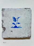 Tegel Delfts blauw, bloem onbekend, Ophalen of Verzenden