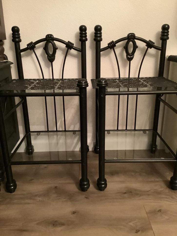 2 brocante nachtkastjes zwart queen Ann dressoir salontafel, Antiek en Kunst, Curiosa en Brocante, Ophalen