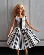 Barbie kleding nieuw - Korte jurk strepen wit zwart Model 1, Ophalen of Verzenden, Nieuw, Barbie