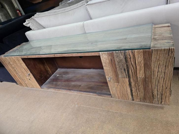 Stoere TV-meubel met glasplaat en robuust houten blad, Huis en Inrichting, Kasten | Televisiemeubels, Zo goed als nieuw, Minder dan 100 cm