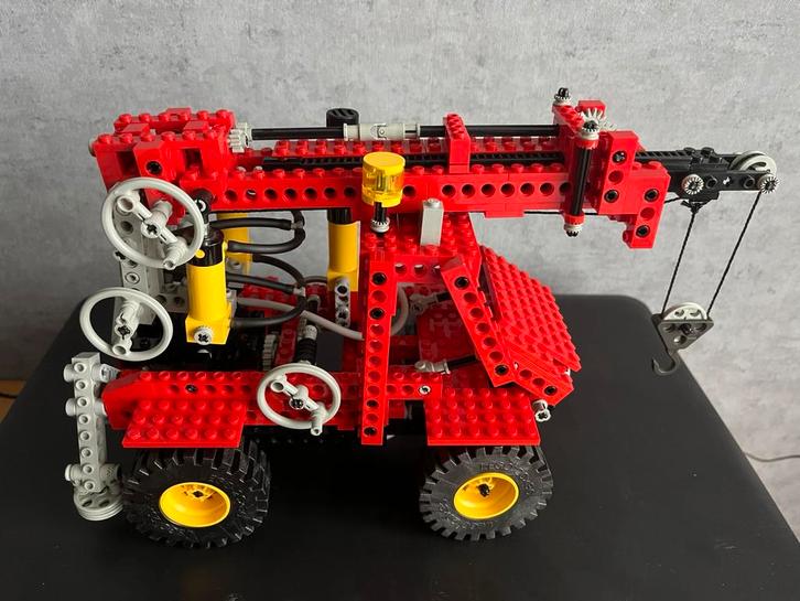 Rode LEGO kraan 8854., Kinderen en Baby's, Speelgoed | Duplo en Lego, Zo goed als nieuw, Lego, Complete set, Ophalen of Verzenden