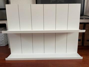 Witte Wandplank - Twee Niveaus beschikbaar voor biedingen