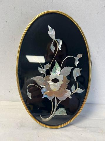 Te Koop : Vintage Fotolijst Ovaal Met Parelmoer Bloem beschikbaar voor biedingen