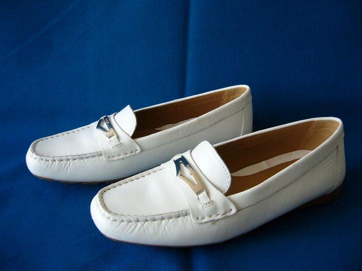 wit leren Geox maat 37 nog splinternieuw in doos, Kleding | Dames, Schoenen, Nieuw, Instappers, Wit, Ophalen of Verzenden