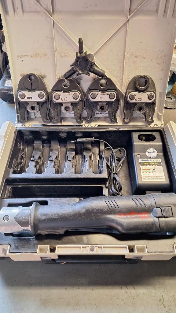 Novopress Accu perstang AFP101 pers tang persapparaat, Auto diversen, Autogereedschap, Zo goed als nieuw, Ophalen of Verzenden