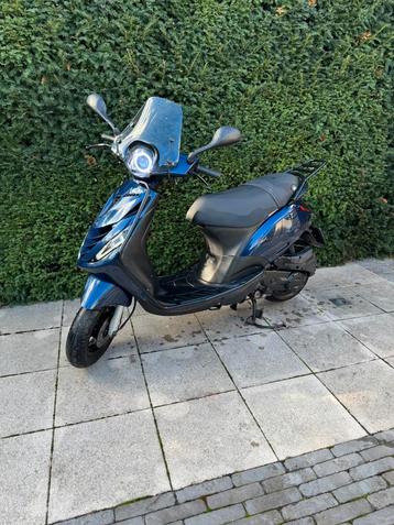 Piaggio zip 50cc 2021 brom beschikbaar voor biedingen