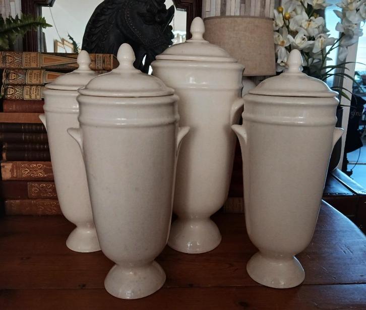 Creme vazen keramiek pot met deksel urn model, Antiek en Kunst, Curiosa en Brocante, Ophalen of Verzenden
