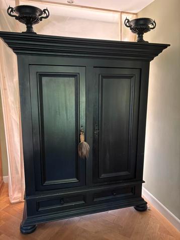 Prachtige zwart eiken kast met koof. Antiek,kuifkast,vintage beschikbaar voor biedingen