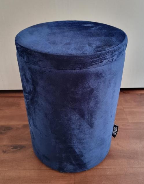 Opbergpoef donkerblauw velours, Huis en Inrichting, Banken | Voetenbanken en Poefen, Zo goed als nieuw, Minder dan 50 cm, Minder dan 50 cm