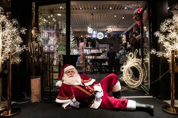 Kerstman inhuren beschikbaar voor biedingen