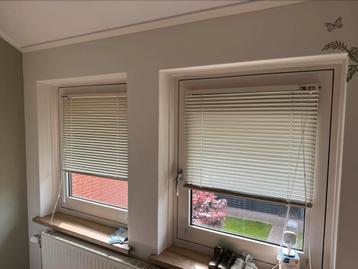 2x Luxaflex, jaloezie voor draaikiepraam 86 hoog, 69 breed beschikbaar voor biedingen