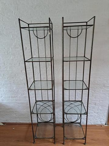 2 etagere  beschikbaar voor biedingen