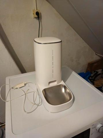 
 Te koop: Automatische voerdispenser voor huisdieren
 beschikbaar voor biedingen