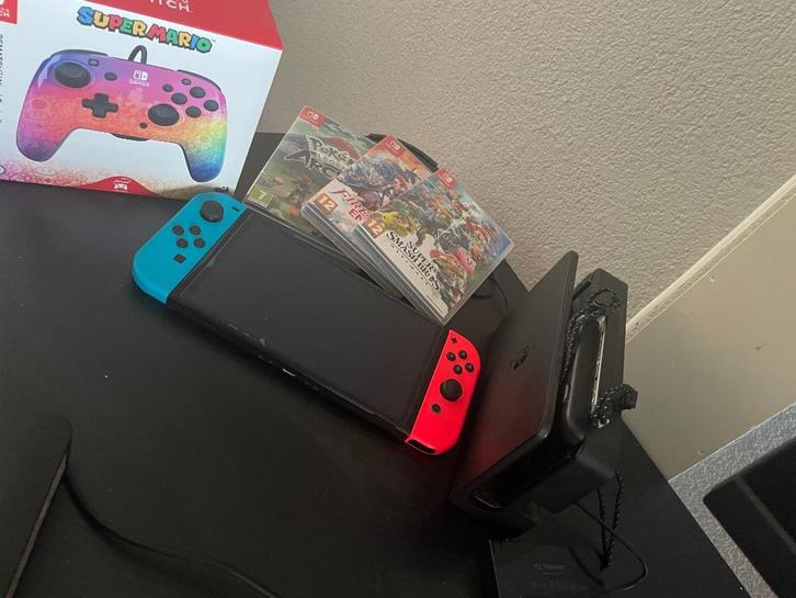 Nintendo Switch OLED, 3 games en Controller bieden v.a 200,-, Spelcomputers en Games, Games | Nintendo Switch, Zo goed als nieuw