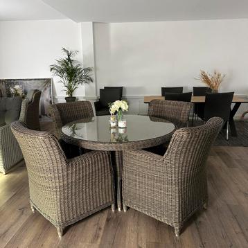 Ronde wicker tuinset – Ø130 cm – 4 stoelen – prima staat beschikbaar voor biedingen
