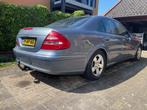 Mercedes-Benz E-Klasse 2.1 CDI E200 Sedan AUT 2004 Blauw, Auto's, Mercedes-Benz, Automaat, Zwart, 4 cilinders, 1535 kg
