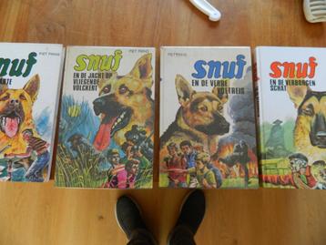 4 delen van Snuf de Hond // Piet Prins ( samen 10 euro ) beschikbaar voor biedingen