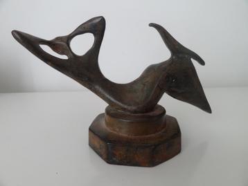 Reclining figure, bronzen beeld op sokkel , met 2 signaturen beschikbaar voor biedingen