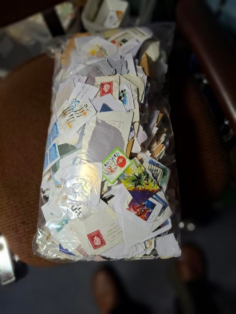 1 Kilo Nederlandse Postzegels - Zelf Afweken, Postzegels en Munten, Postzegels | Volle albums en Verzamelingen, Ophalen of Verzenden