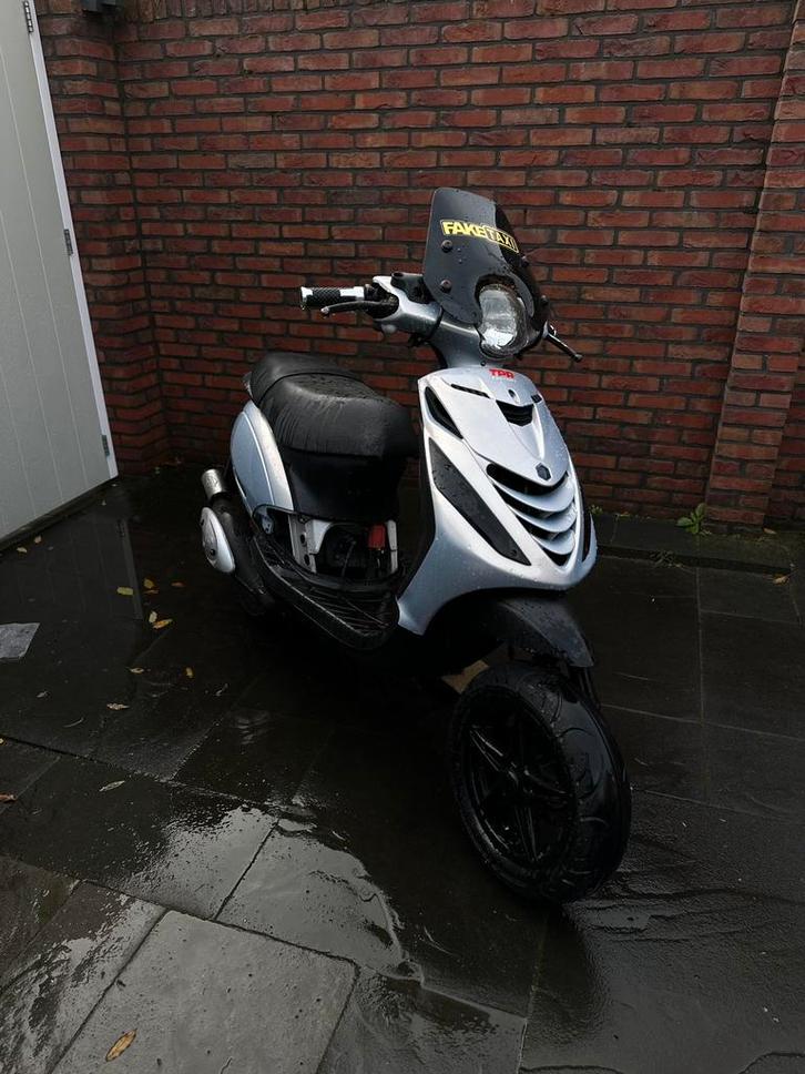 Piaggio Zip 50cc sp vork 2005 frame geel kenteken NIEUW, Fietsen en Brommers, Brommeronderdelen | Scooters, Zo goed als nieuw