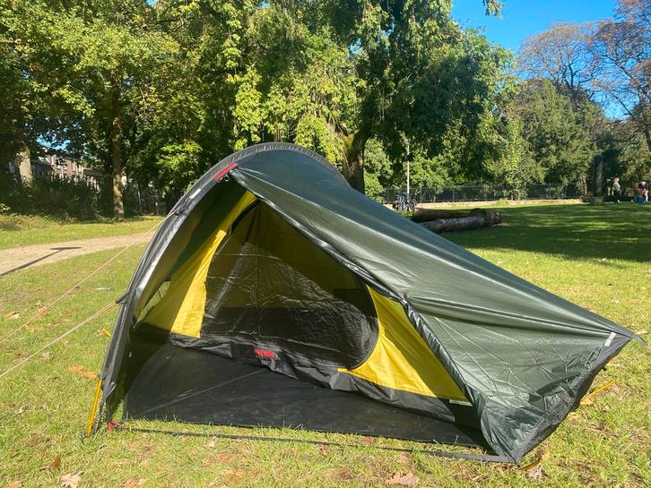 Hilleberg Enan 1 persoons lichtgewicht tent groen, Caravans en Kamperen, Tenten, tot en met 2, Zo goed als nieuw, Ophalen of Verzenden