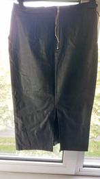 Zwarte leren rok, Kleding | Dames, Rokken, Maat 38/40 (M), Zwart, Ophalen of Verzenden, Knielengte