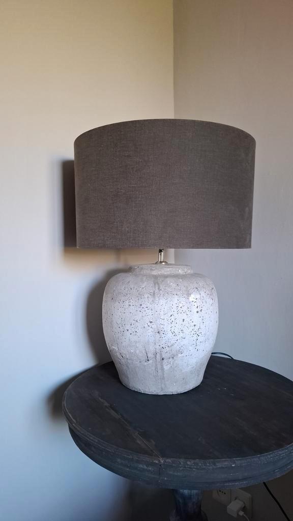 Landelijke Kruiklamp met Grijze Kap, Huis en Inrichting, Lampen | Vloerlampen, Gebruikt, Minder dan 100 cm, Stof, Overige materialen