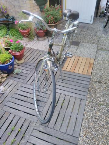 Damesfiets beschikbaar voor biedingen