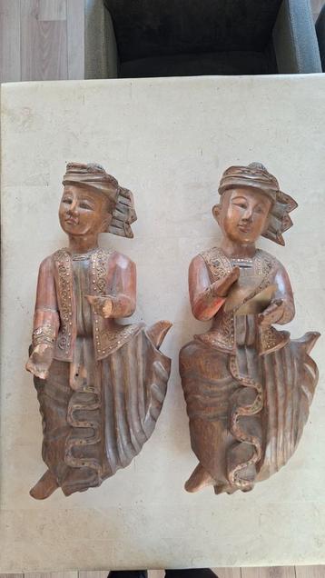 Houten Wandbeelden - Aziatische Figuren beschikbaar voor biedingen