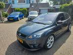 Ford Focus ST 2.5 turbo st225, Auto's, Zwart, Lichtsensor, 4 stoelen, Handgeschakeld