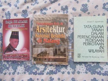 3 bijzondere boeken uit Indonesie / Nederlands Indie beschikbaar voor biedingen