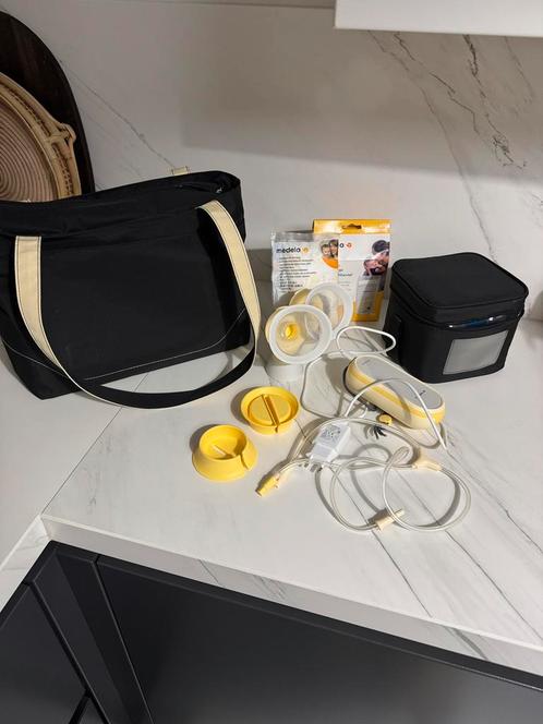 Medela freestyleflex borstkolf met bh, Kinderen en Baby's, Babyvoeding en Toebehoren, Zo goed als nieuw, Borstkolf, Ophalen of Verzenden