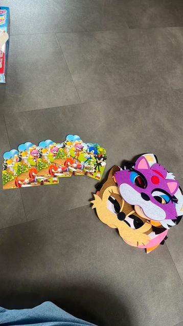 Sonic maskers & uitnodigingen – feestje in stijl! beschikbaar voor biedingen