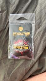 Bobbieaanland pin revolution, Verzamelen, Speldjes, Pins en Buttons, Ophalen of Verzenden, Zo goed als nieuw