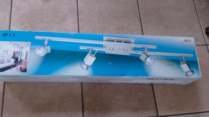 Plafond met 4 halogeen spots, Huis en Inrichting, Lampen | Plafondlampen, Nieuw, Overige materialen, Ophalen