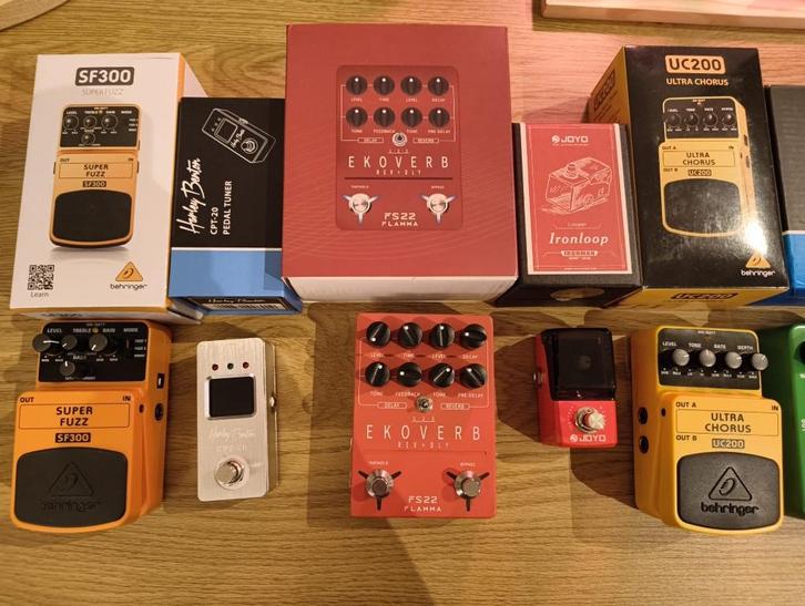 Gitaar pedalen met powerplant en pedalboard, Muziek en Instrumenten, Effecten, Zo goed als nieuw, Chorus, Delay of Echo, Distortion, Overdrive of Fuzz